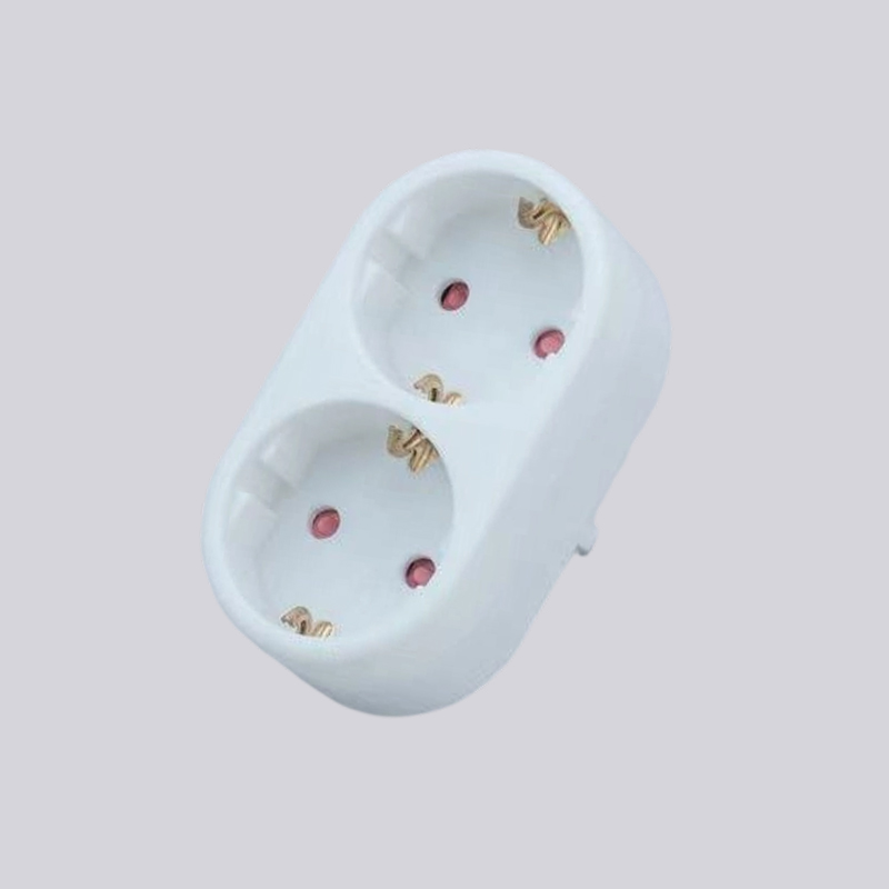 G01-02 adapter av tysk typ med två runda pluggar